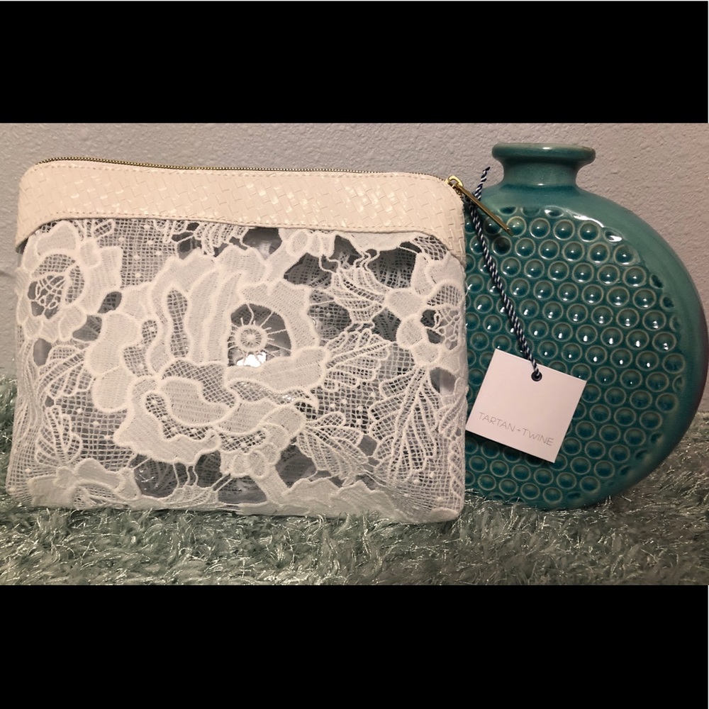 Tartan & Twine NWT white and clear purse